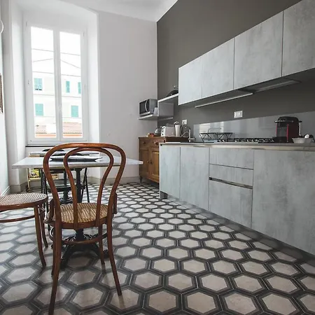 3 * Chiavari