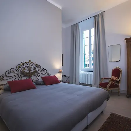 3 Chiavari